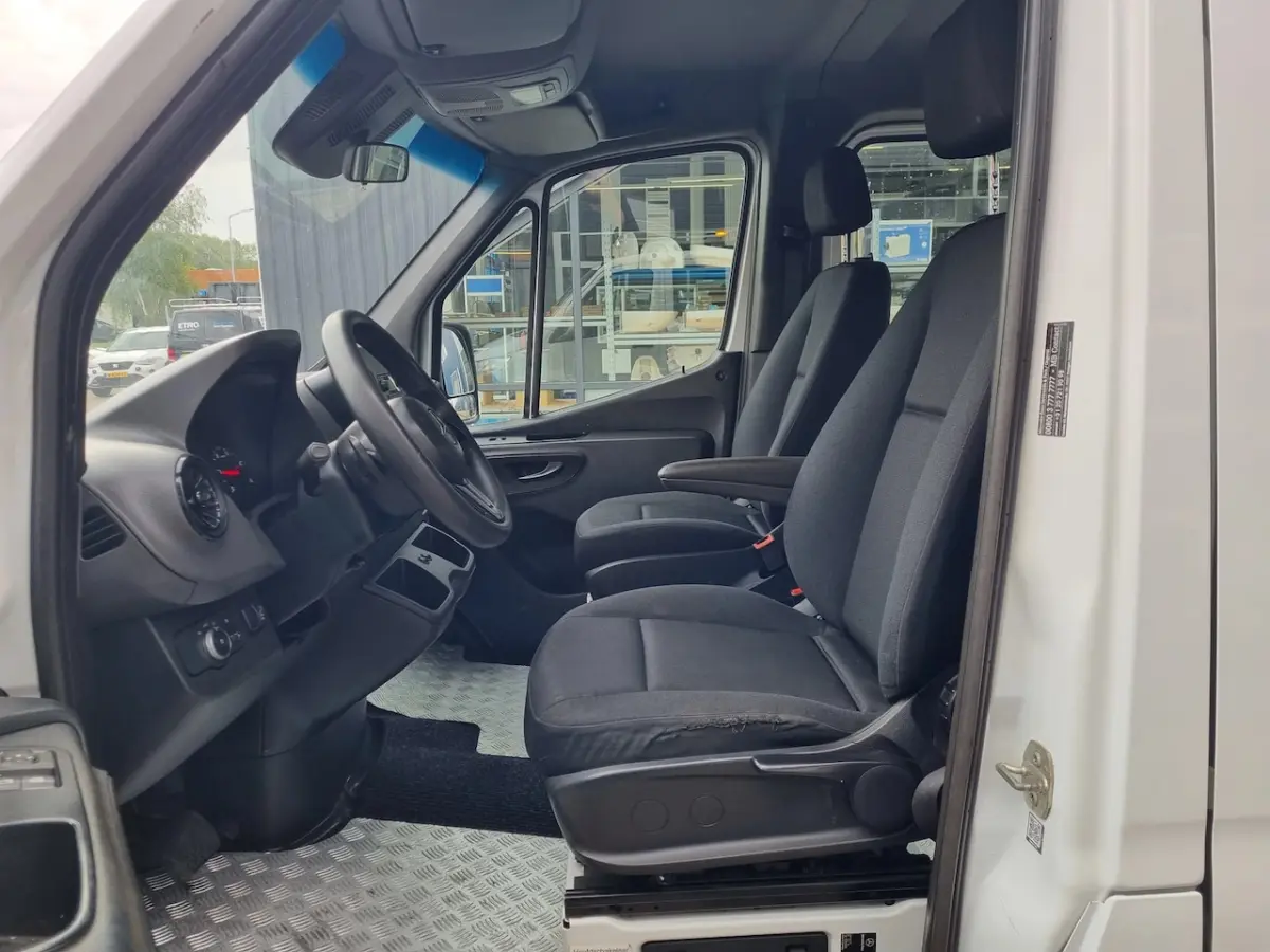 514 CDI DoKa Pritsche/ 6 Pers./ Kraan 1000kg GVW 3500 kg