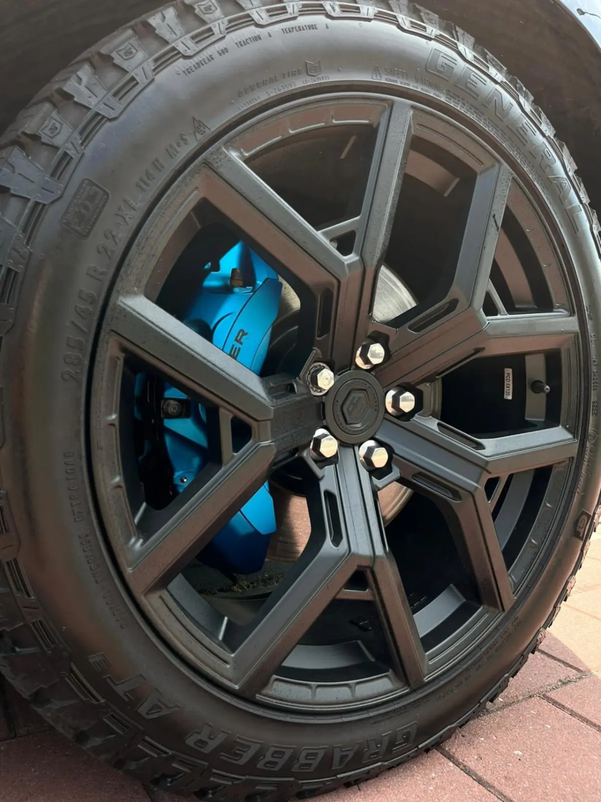 110 P525 V8 Carpathian Edition | URBAN |