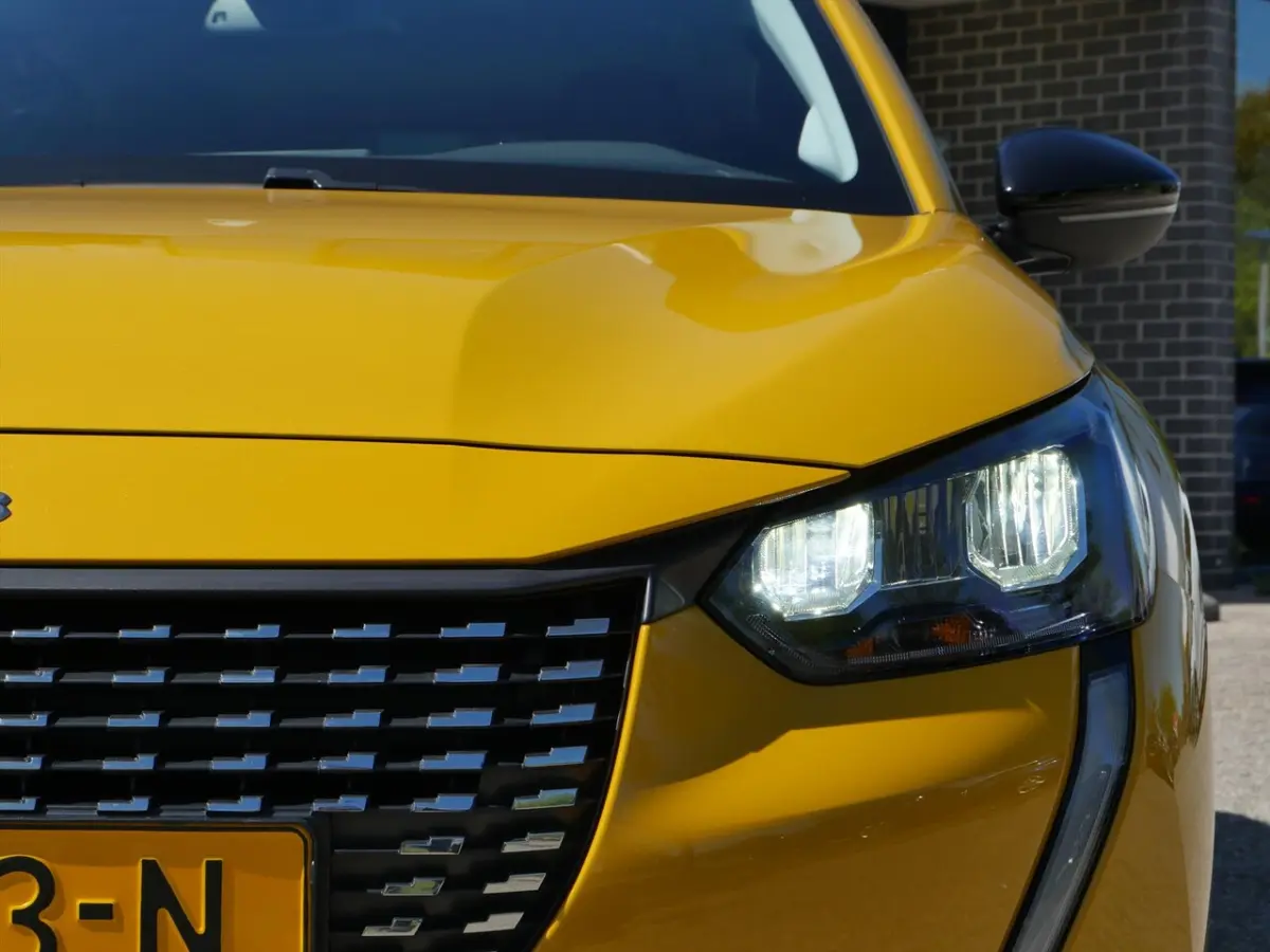 1.2 PureTech 100pk Allure Pack | Automaat | Privacy | Navi+Carplay | Camera |
