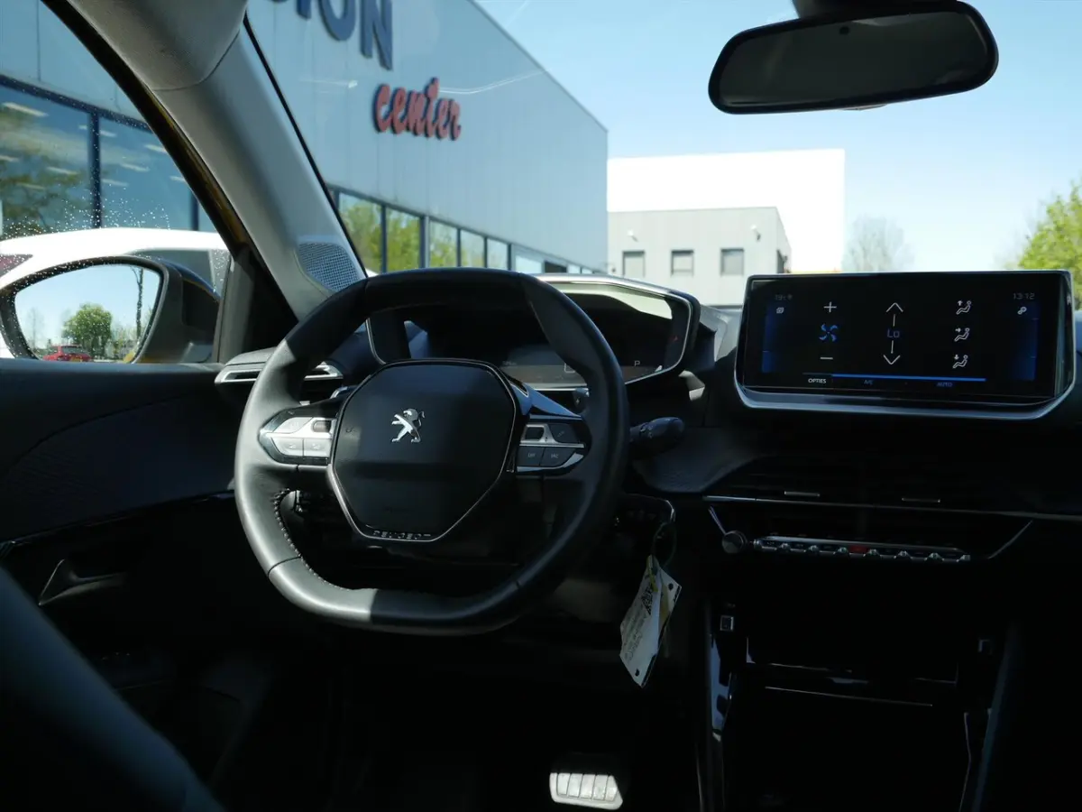1.2 PureTech 100pk Allure Pack | Automaat | Privacy | Navi+Carplay | Camera |