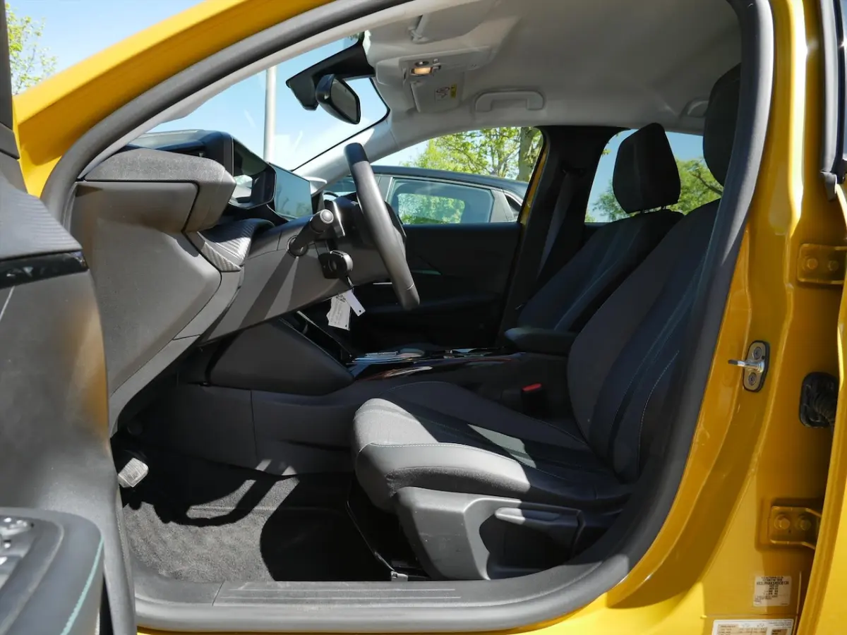 1.2 PureTech 100pk Allure Pack | Automaat | Privacy | Navi+Carplay | Camera |
