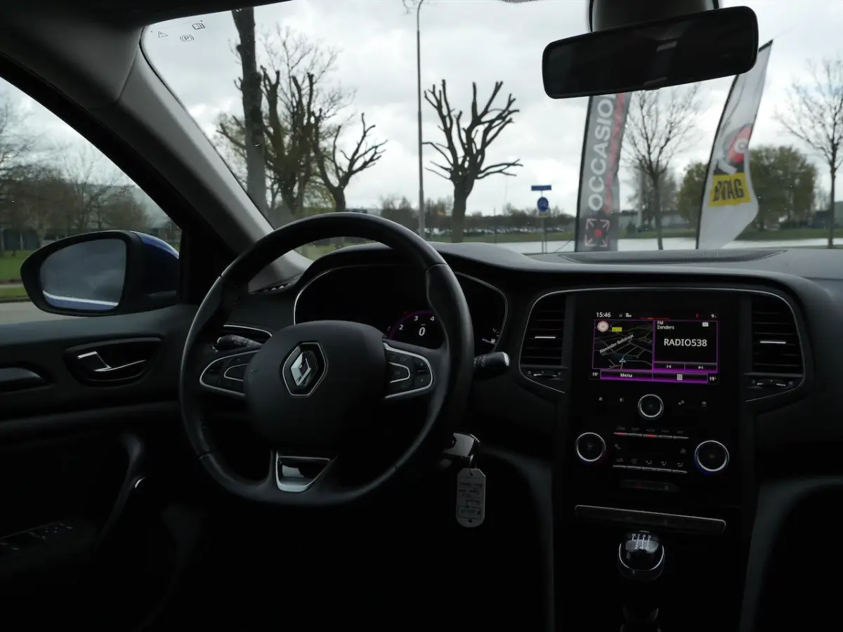 | Grijs kenteken | Verhoogde laadruimte | Carplay | LM velgen |