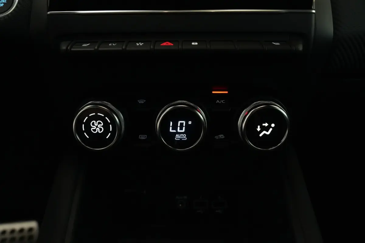 1.6 E-Tech Plug-in Hybrid 160 R.S. Line Cruise/Climate 24 Maanden garantie* (Vraag naar de
