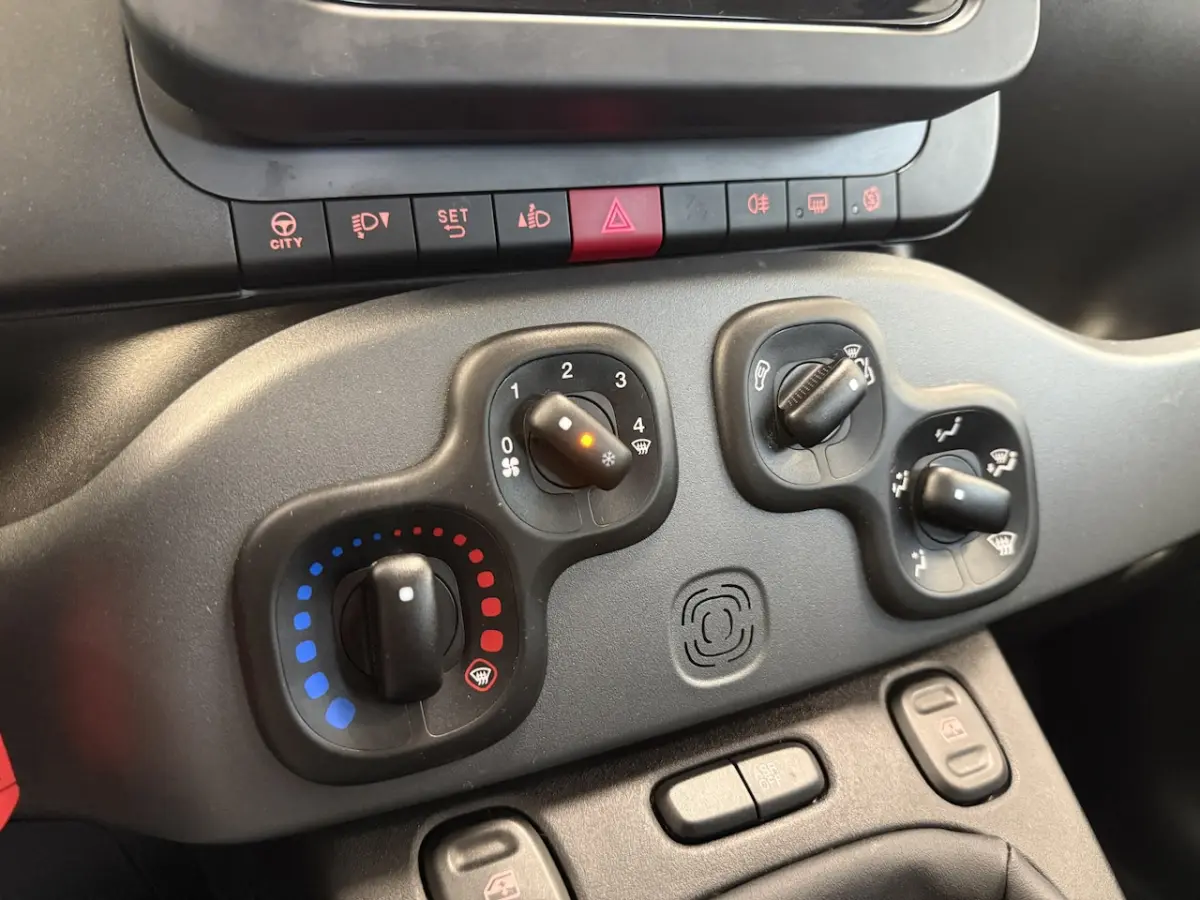 1.0 Hybrid City Life Airco Bluetooh 24 Maanden garantie* (Vraag naar de voorwaarden)