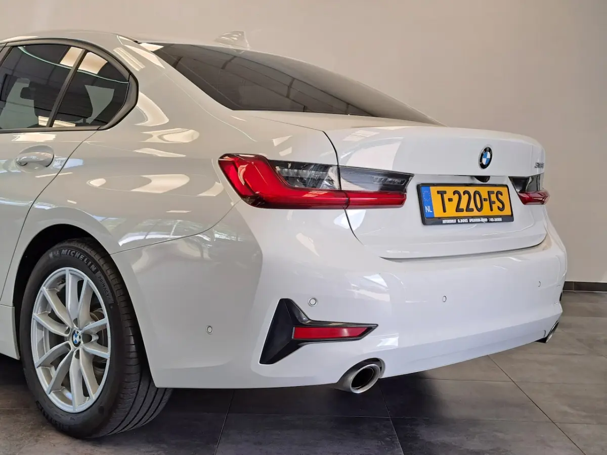318i Executive Navigatie Clima Cruise PDC LM 157 PK 24 Maanden garantie* (Vraag naar de vo