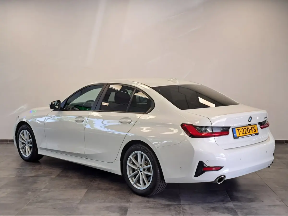 318i Executive Navigatie Clima Cruise PDC LM 157 PK 24 Maanden garantie* (Vraag naar de vo