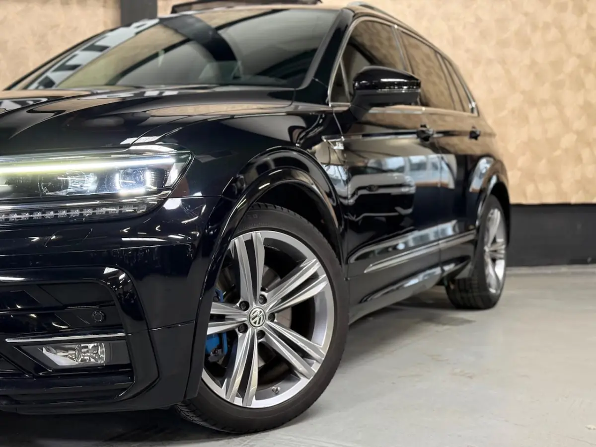 2.0 TSI 4Motion Highline Business R | Pano | Trekhaak | 360 Camera | Akrapovic | Leer | me