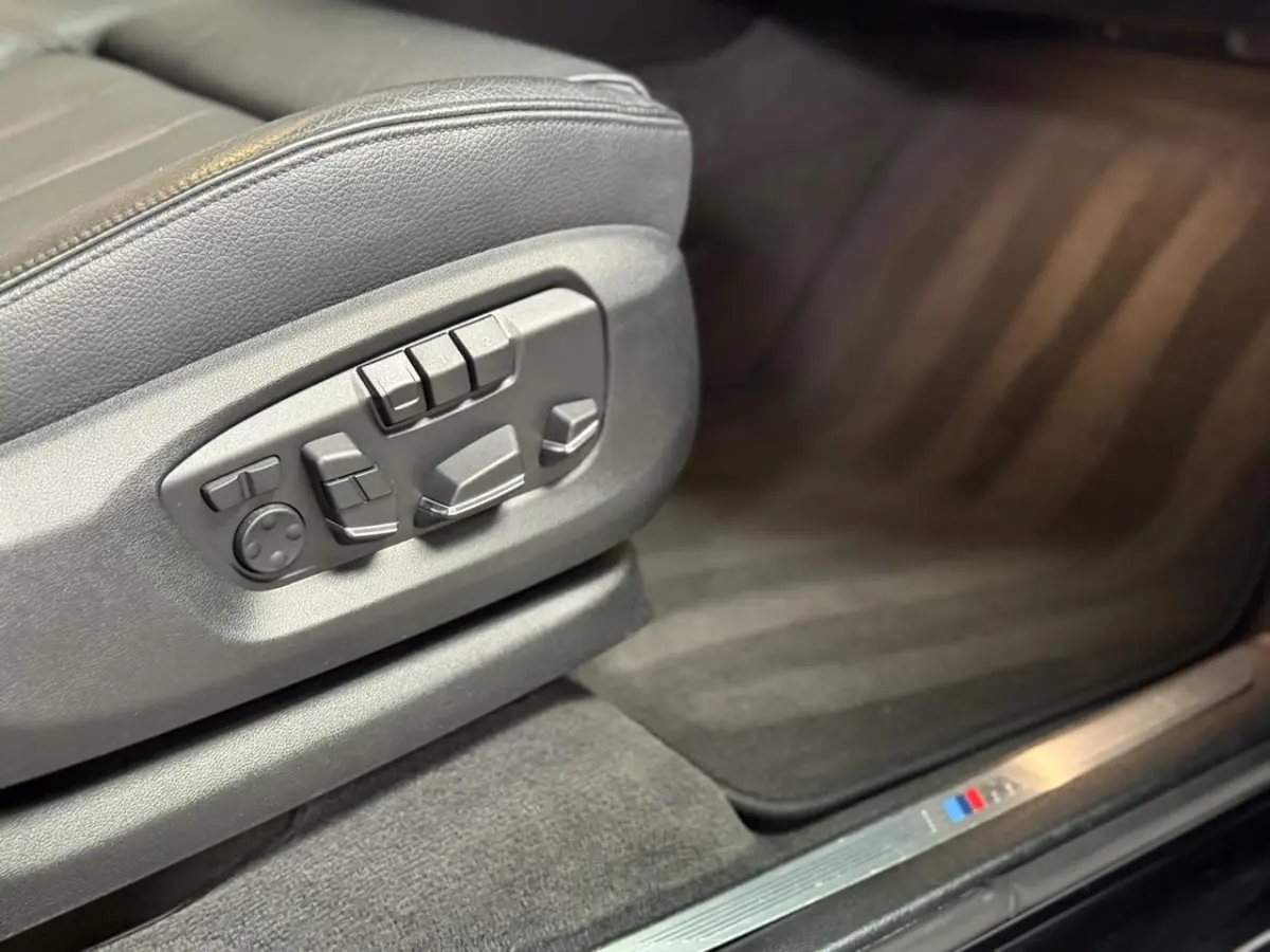 XDrive40e iPerformance High Executive | M Sport | NAP | Pano | Leer | Memory | Camera