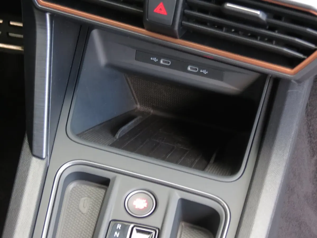 1.4 e-Hybrid VZ 245 Copper Edition Trekhaak|Camera|CarPlay|Sfeer|Ad. Cruise|Winter Pakket|