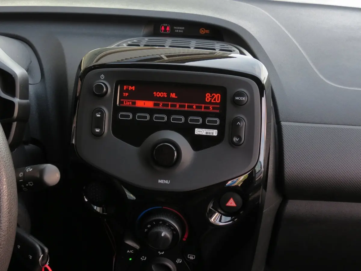 1.0 VTi Feel 5 Drs. Airco|LED|Bluetooth|Electr. Ramen|DAB+