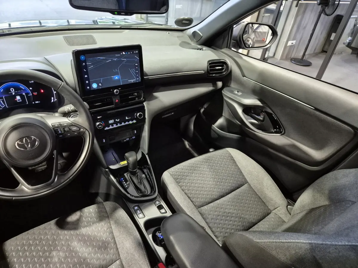 1.5 Hybrid 115 Dynamic Carplay-Android / Trekhaak / Camera / Verw. stuur-stoelen /