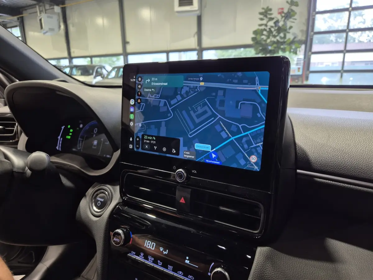 1.5 Hybrid 115 Dynamic Carplay-Android / Trekhaak / Camera / Verw. stuur-stoelen /