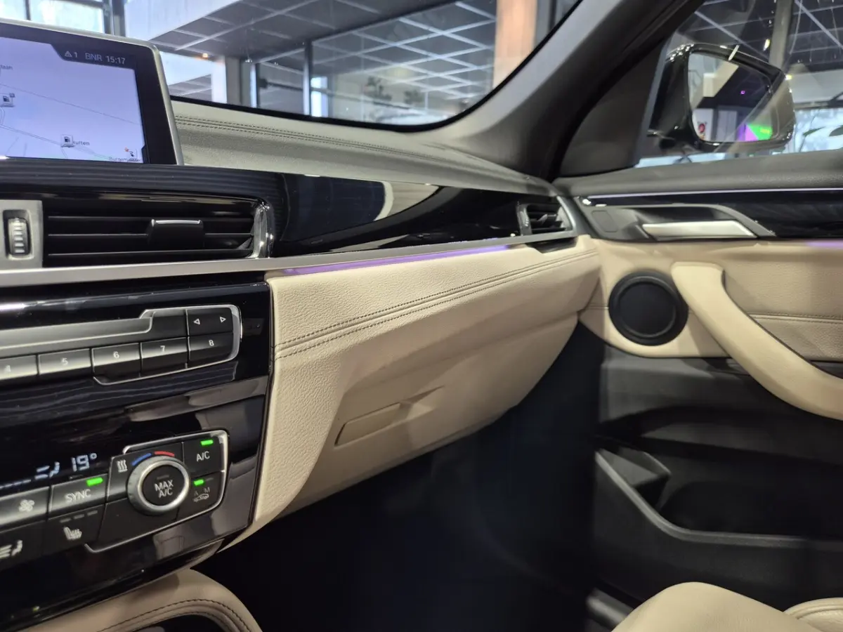 xDrive25e High Executive X-Line | Panorama | Beige leder | Camera | Stoelverw. | Carplay