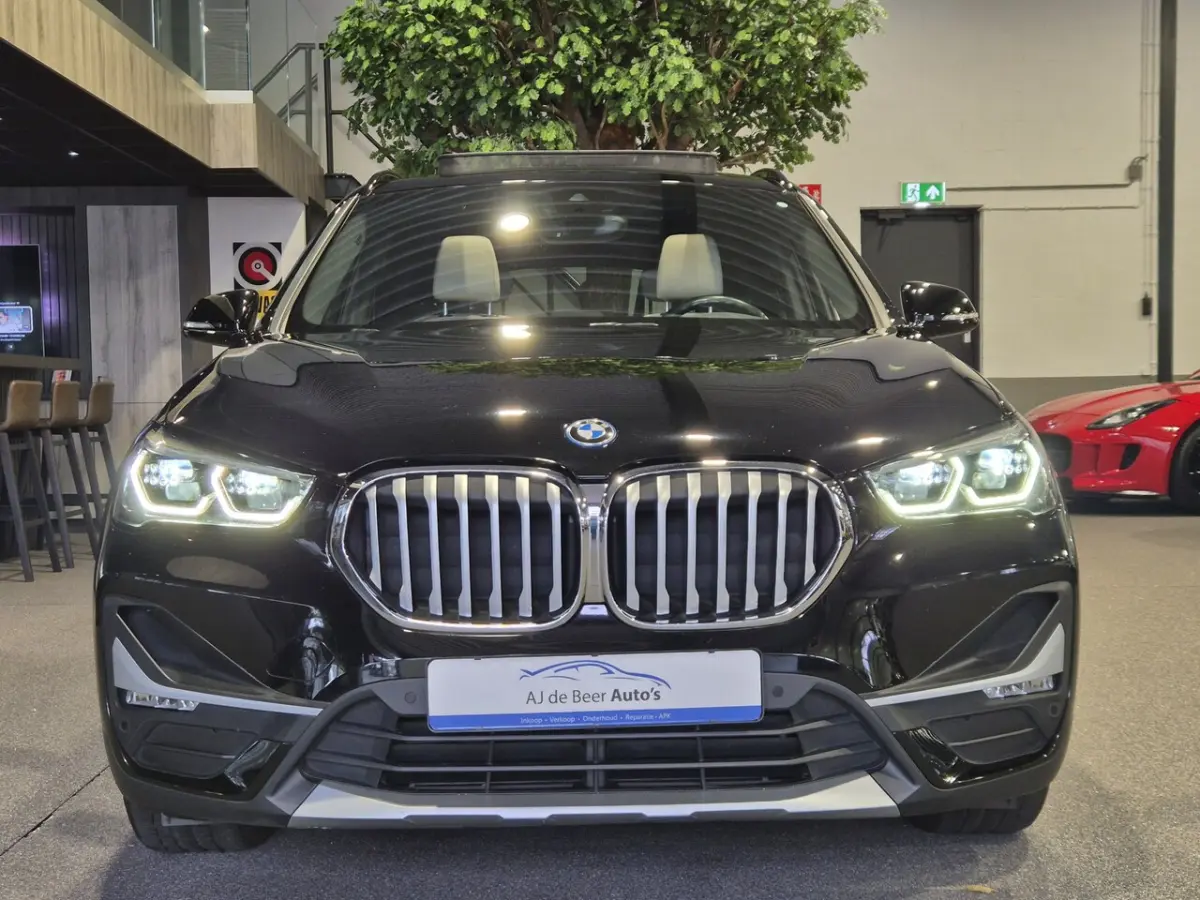 xDrive25e High Executive X-Line | Panorama | Beige leder | Camera | Stoelverw. | Carplay