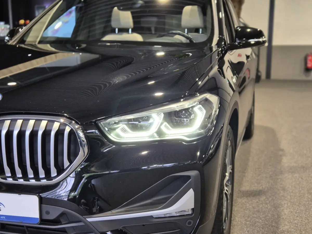 xDrive25e High Executive X-Line | Panorama | Beige leder | Camera | Stoelverw. | Carplay