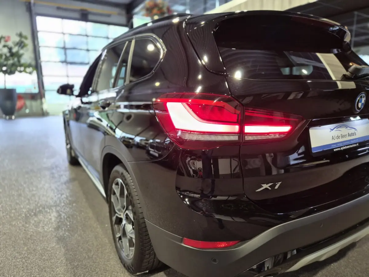 xDrive25e High Executive X-Line | Panorama | Beige leder | Camera | Stoelverw. | Carplay