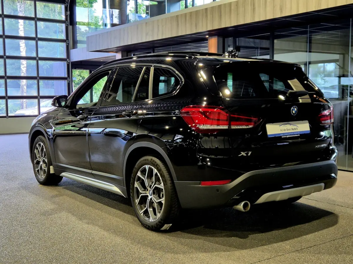xDrive25e High Executive X-Line | Panorama | Beige leder | Camera | Stoelverw. | Carplay