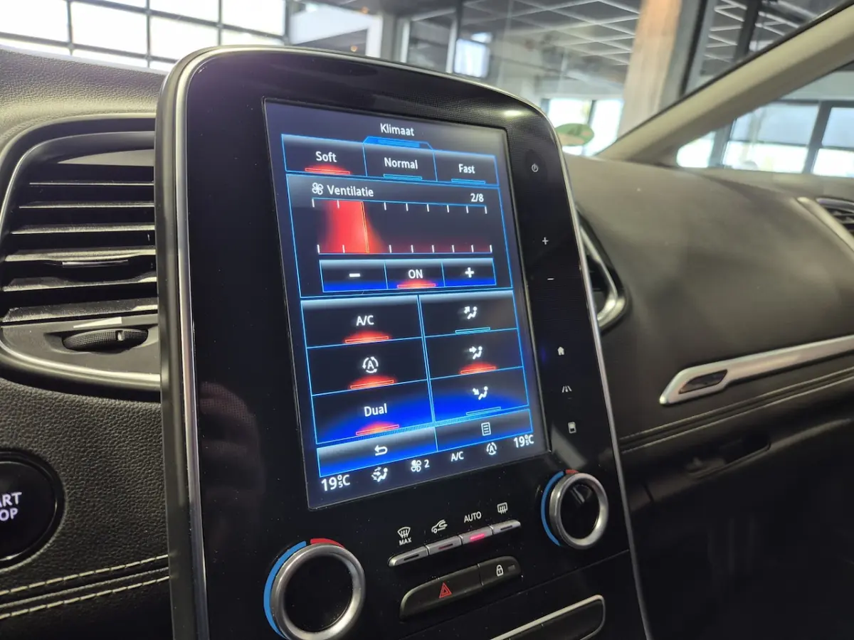 1.3 TCe Bose Camera |Groot scherm | Massage | Navigatie | Half leder | LED