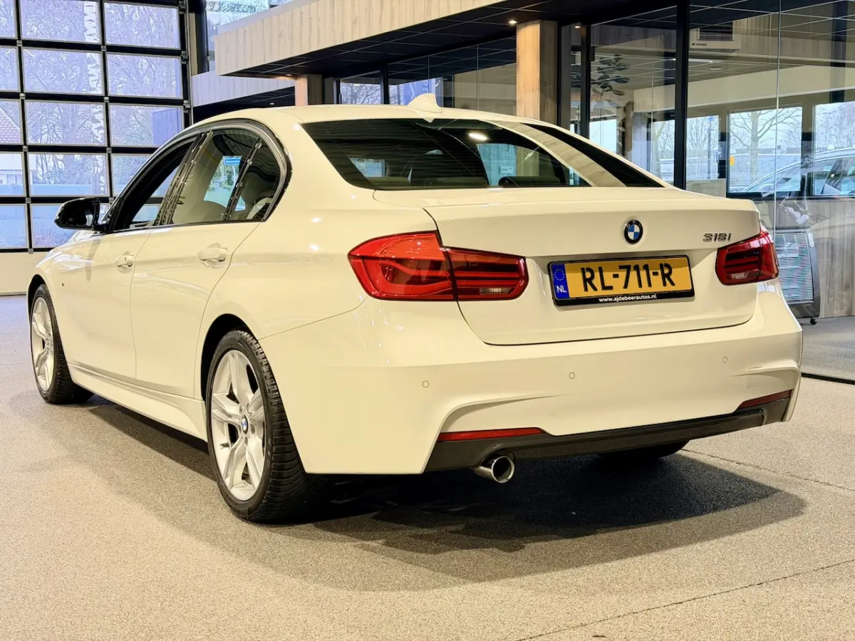 318i Executive M-Sport | Automaat | NAP | LED | Navigatie | Cruise
