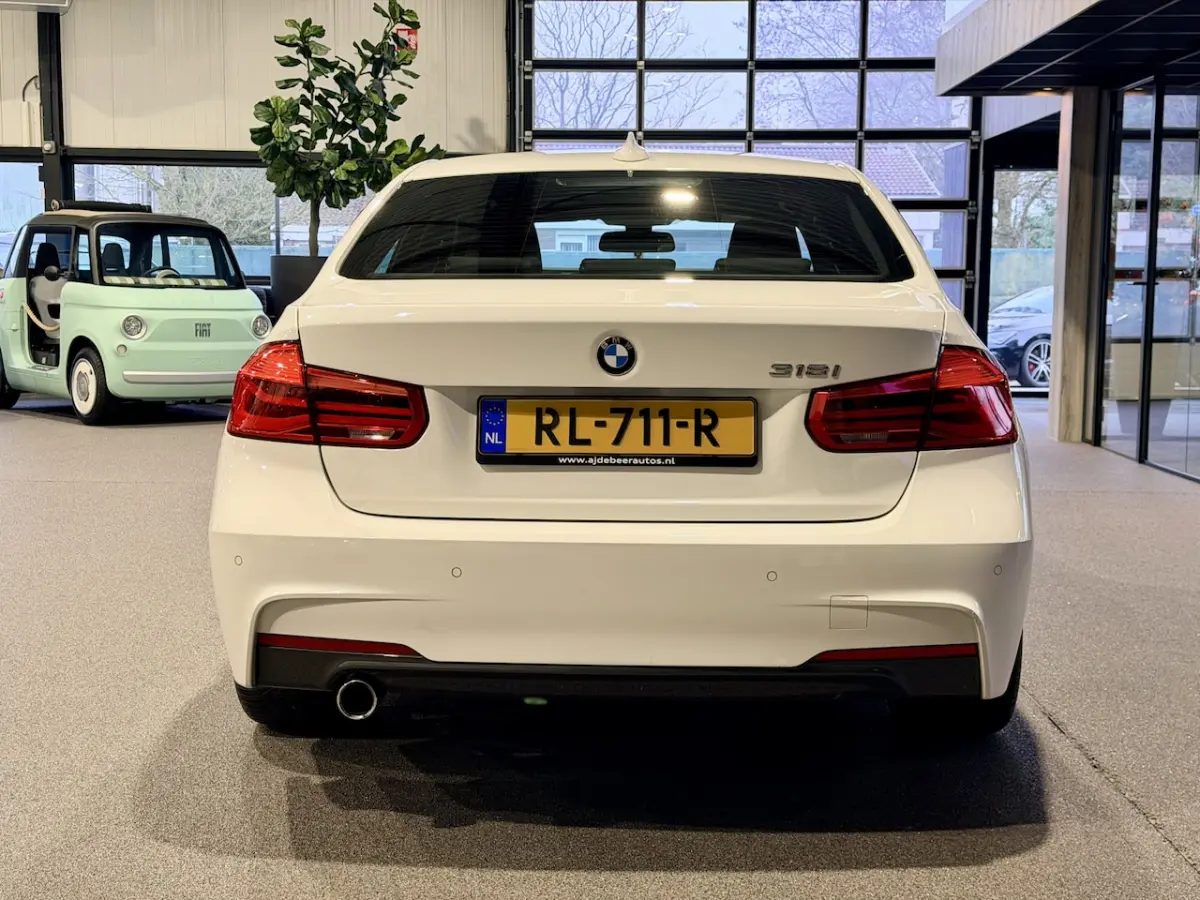 318i Executive M-Sport | Automaat | NAP | LED | Navigatie | Cruise