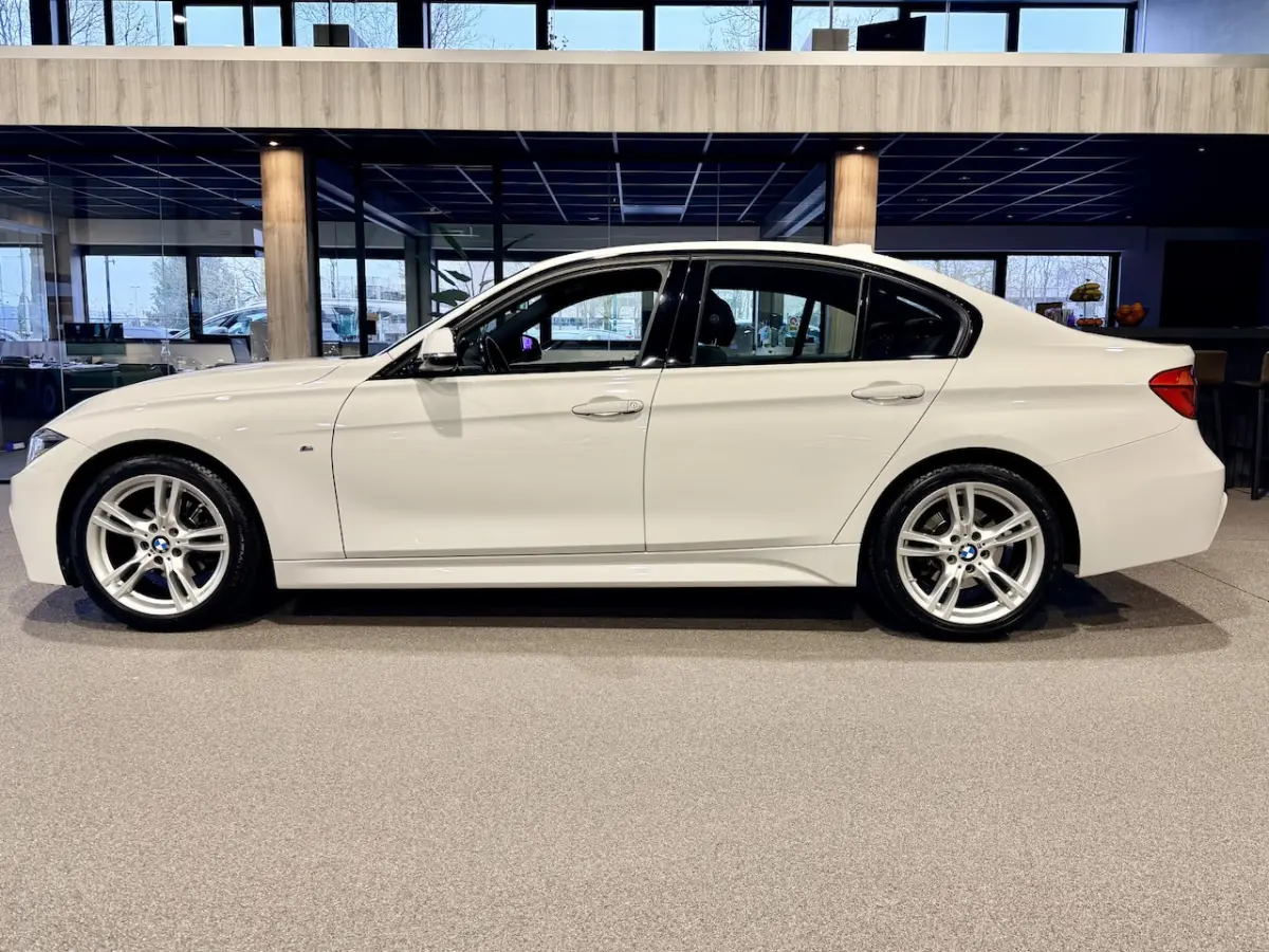 318i Executive M-Sport | Automaat | NAP | LED | Navigatie | Cruise