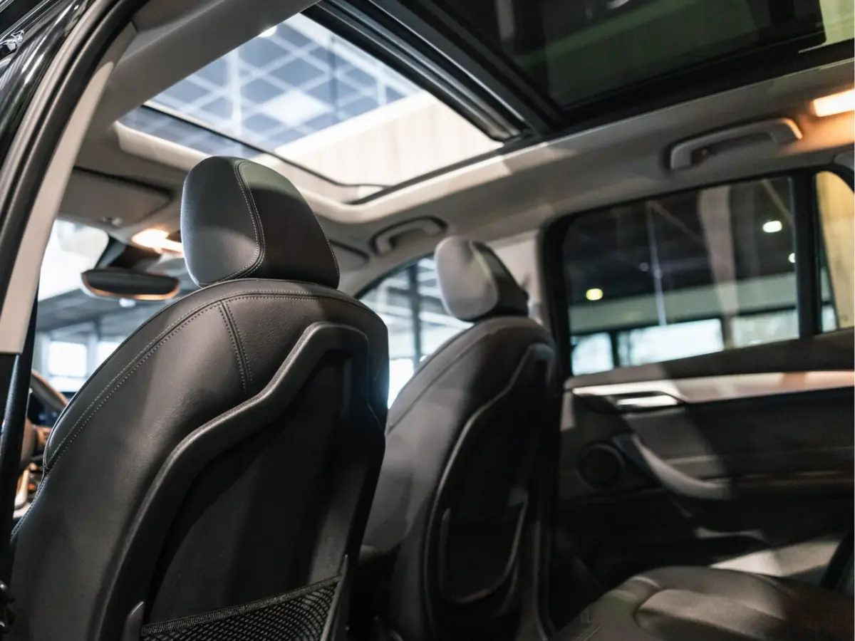 xDrive25e High Executive Sportline | Panorama | Camera | HUD | 4x4 | Stoelverwarming