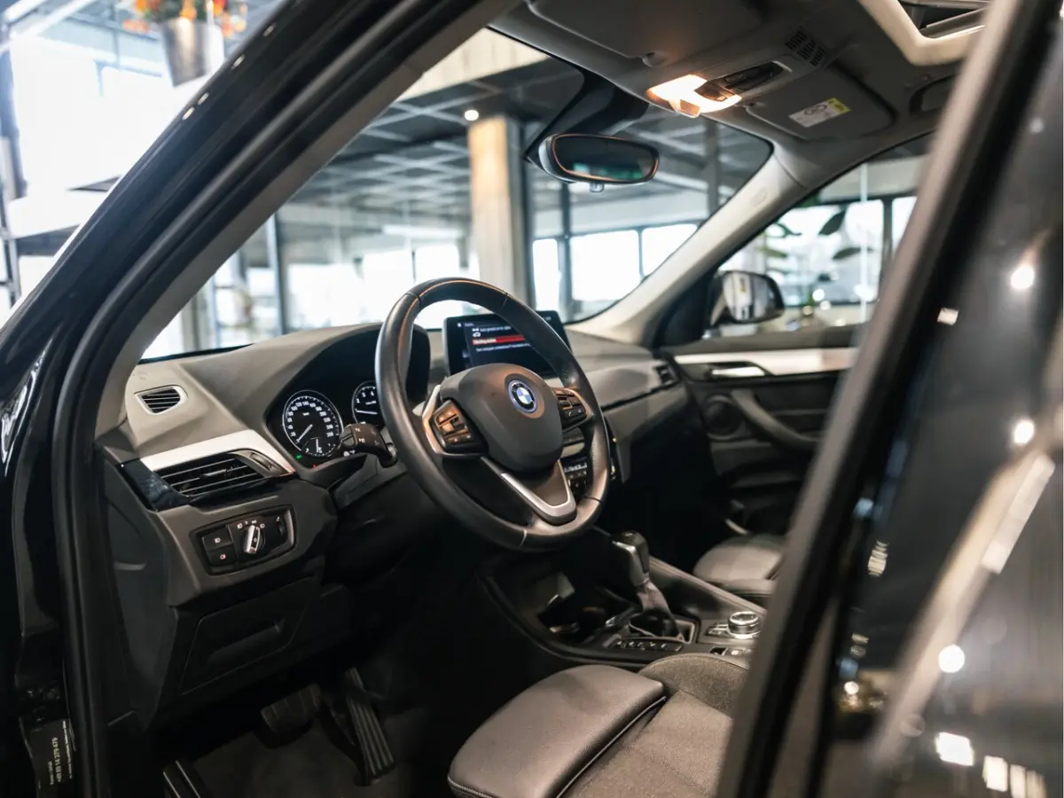 xDrive25e High Executive Sportline | Panorama | Camera | HUD | 4x4 | Stoelverwarming