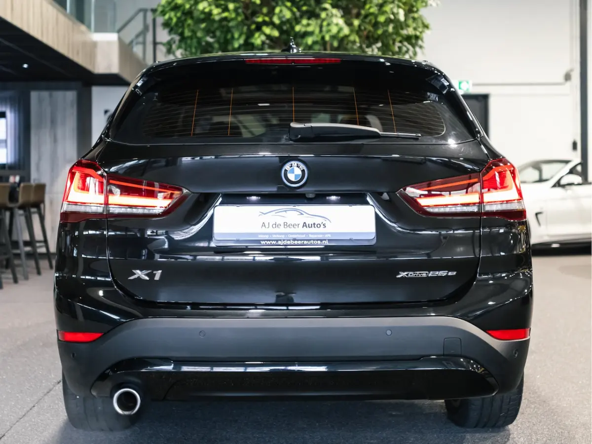 xDrive25e High Executive Sportline | Panorama | Camera | HUD | 4x4 | Stoelverwarming