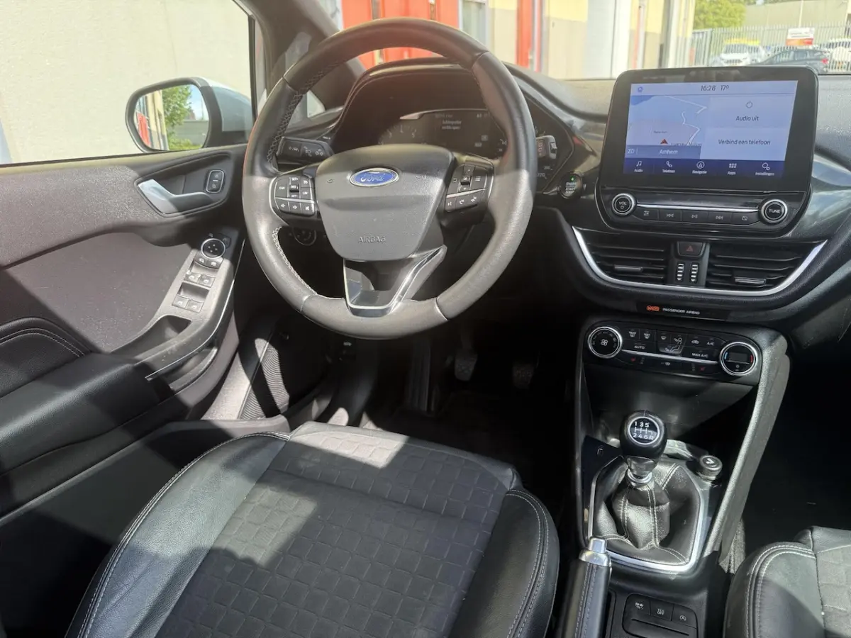 1.0 EcoBoost Active Edition, panoramadak, CarPlay
