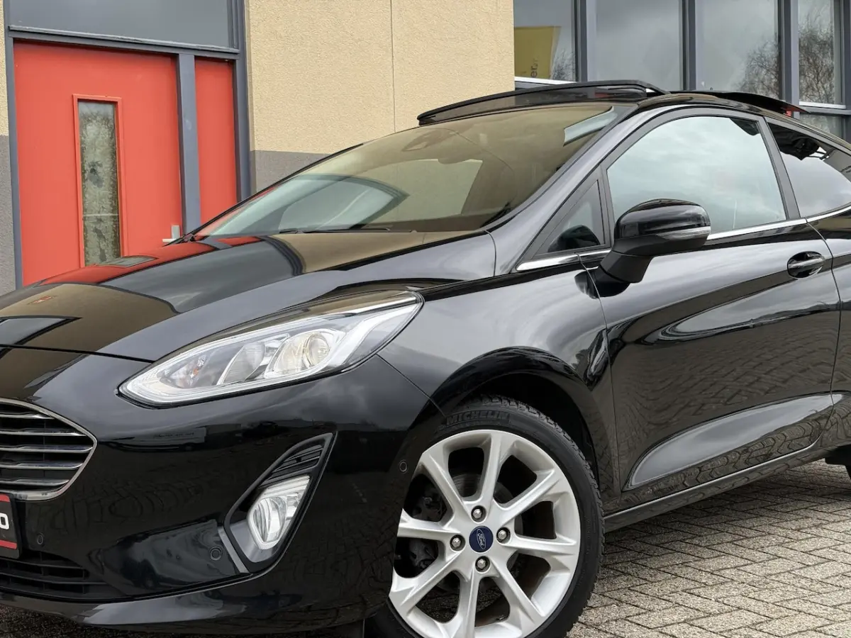 1.0 EcoBoost Titanium, CarPlay, Panoramadak