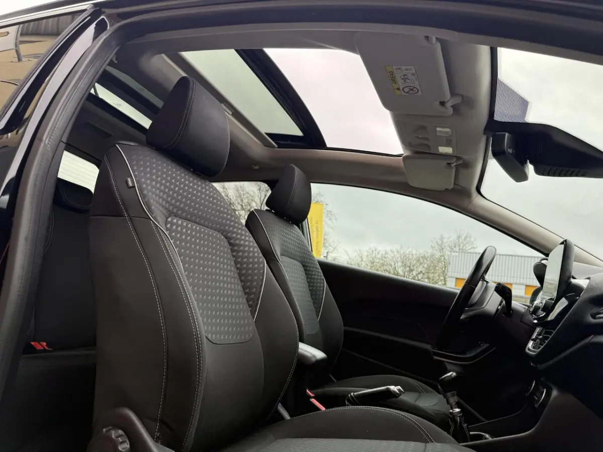 1.0 EcoBoost Titanium, CarPlay, Panoramadak