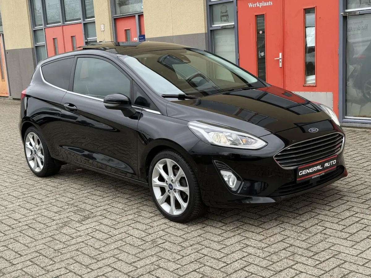 1.0 EcoBoost Titanium, CarPlay, Panoramadak