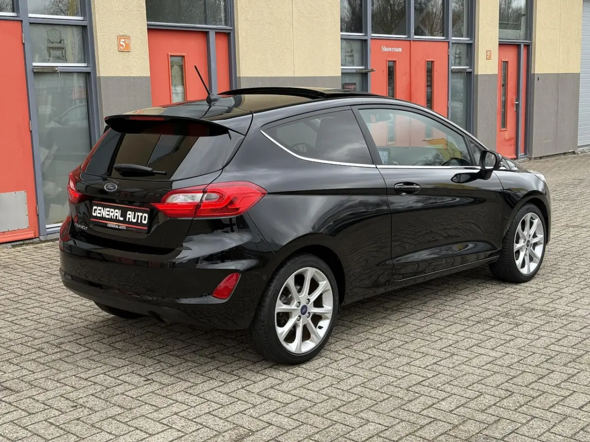 1.0 EcoBoost Titanium, CarPlay, Panoramadak