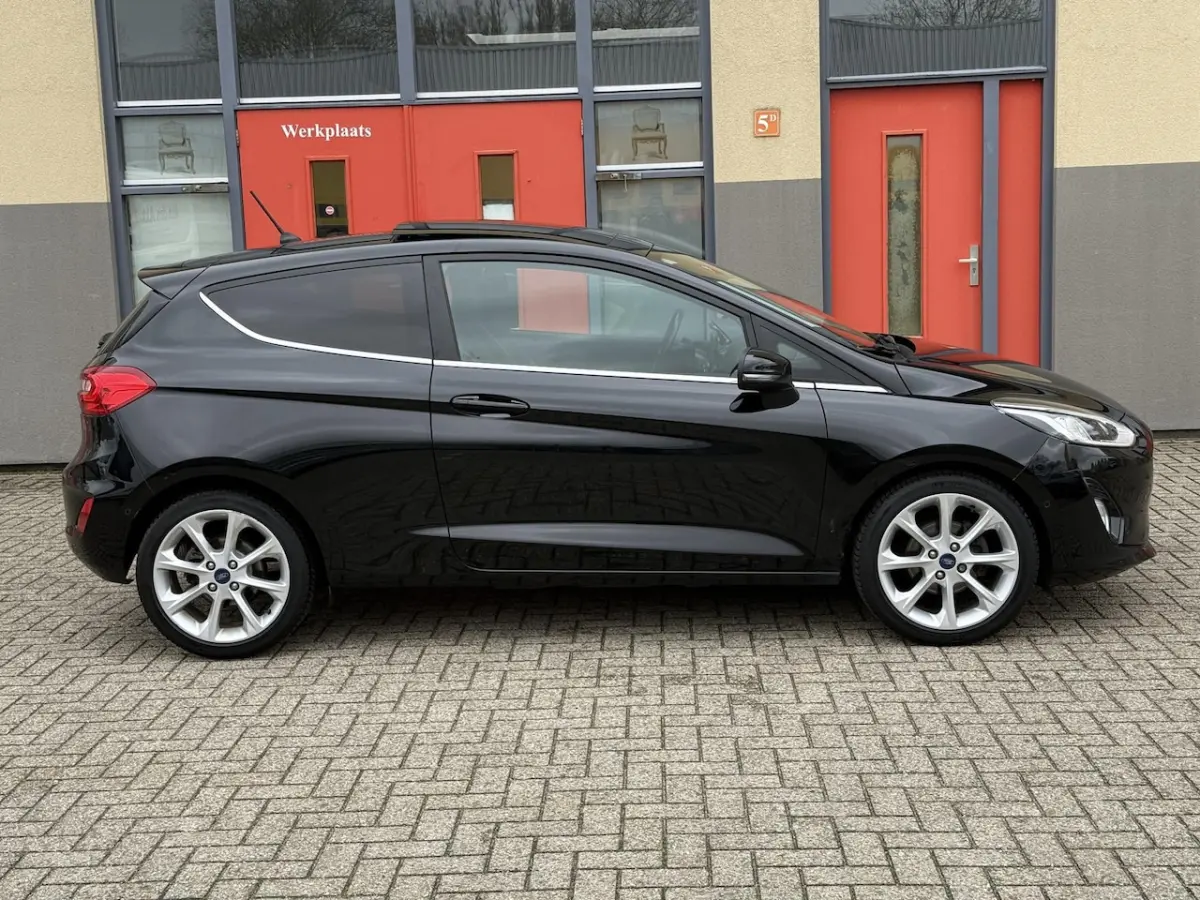 1.0 EcoBoost Titanium, CarPlay, Panoramadak