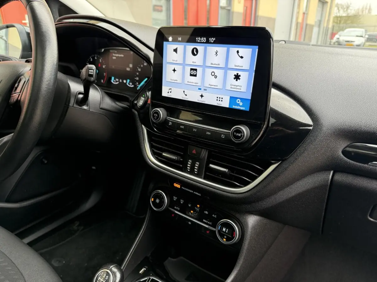 1.0 EcoBoost Titanium, CarPlay, Panoramadak