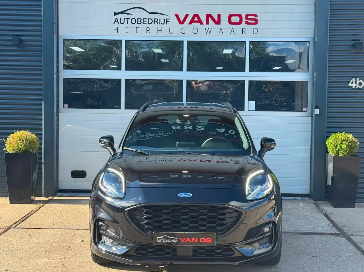 1.0 EcoBoost Hybrid l ST line l 155 PK l ACC l Camera l z.g.a.n
