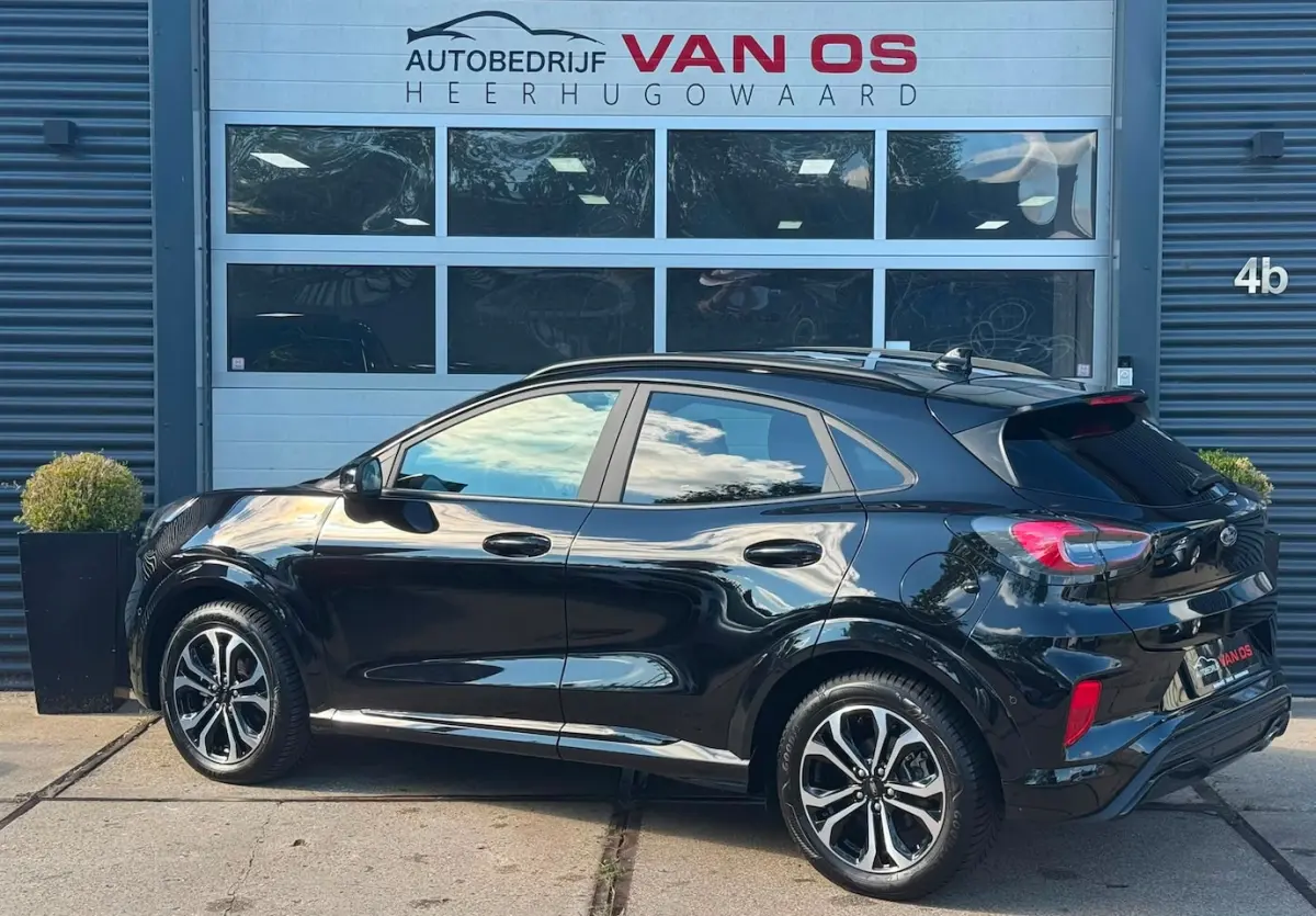 1.0 EcoBoost Hybrid l ST line l 155 PK l ACC l Camera l z.g.a.n