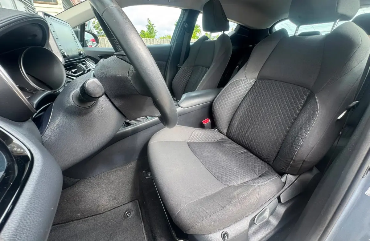 1.8 Hybrid Active l Achteruitrij camera l Stoelverwarming l Navigatie l Top auto