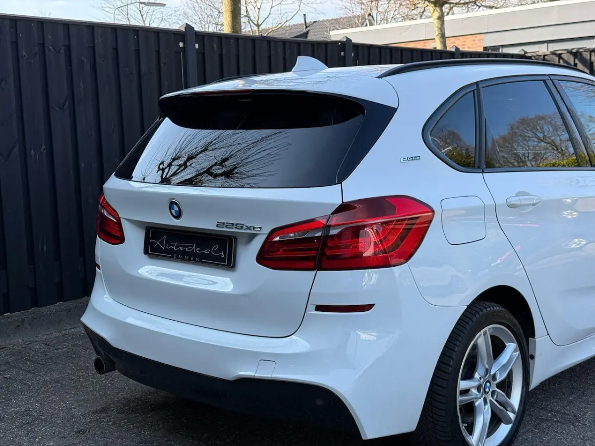 225xe M Sport HUD LEER