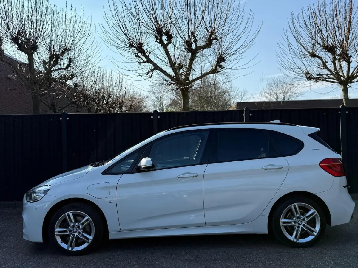 225xe M Sport HUD LEER