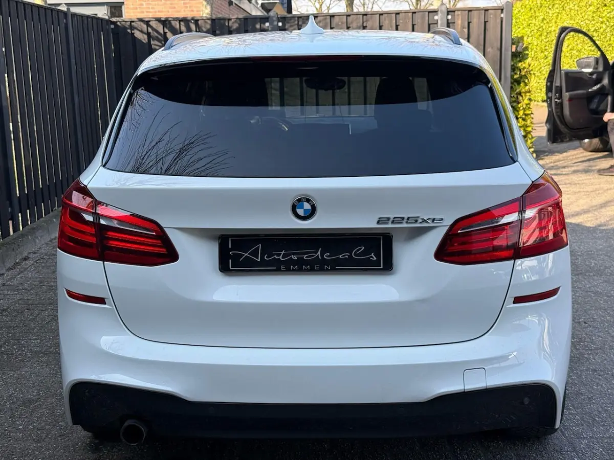 225xe M Sport HUD LEER