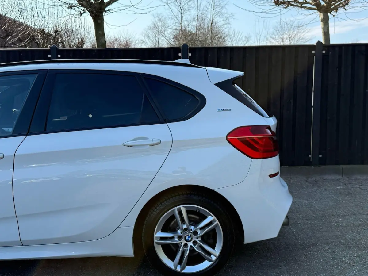 225xe M Sport HUD LEER