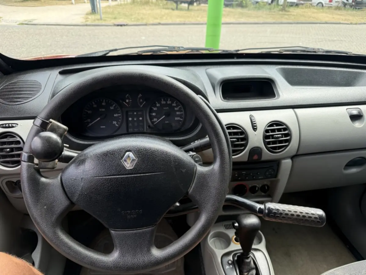 1.6-16V | mindervalide | handbediening rem/gas | automaat | trekhaak |
