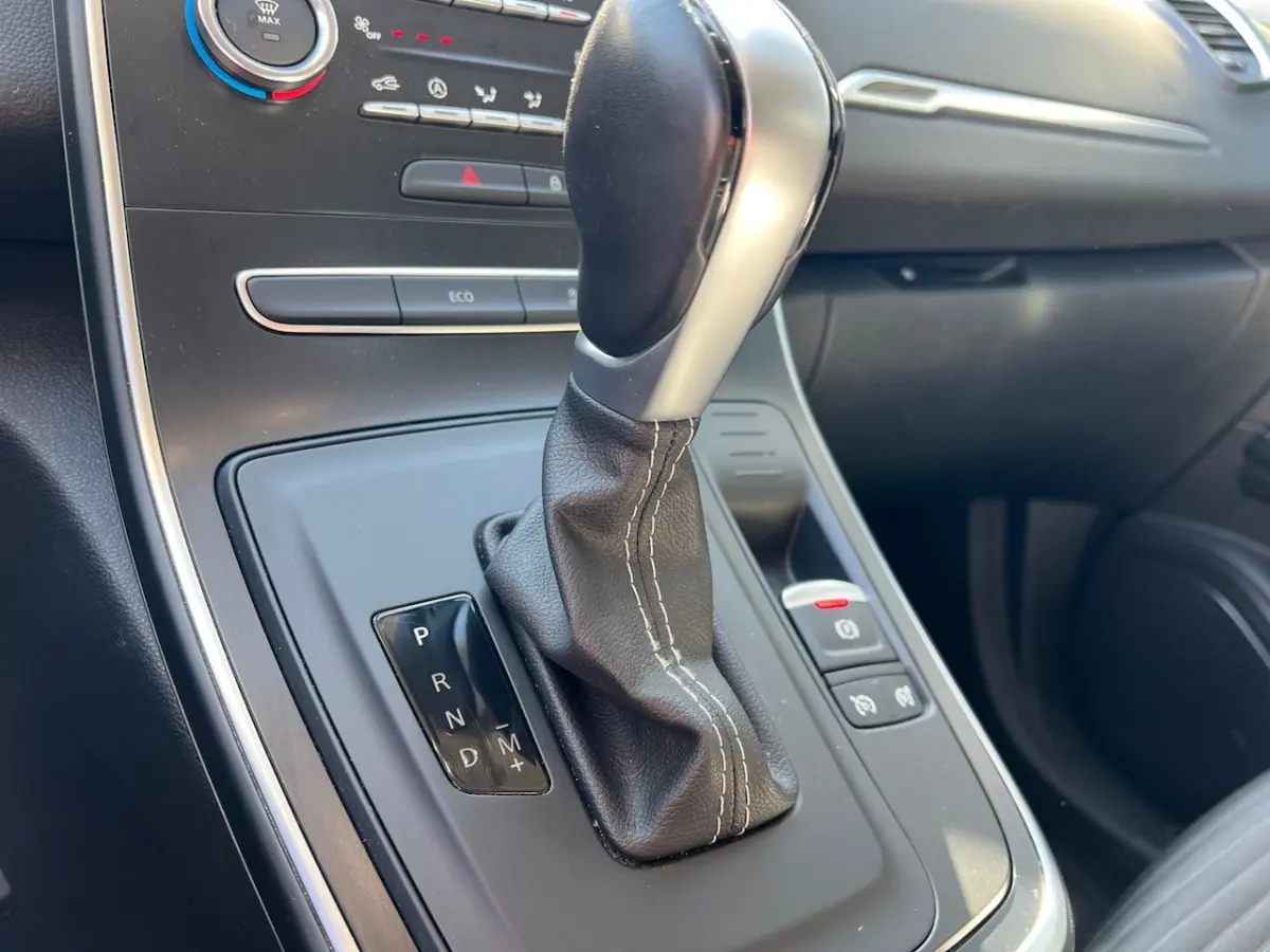 1.3 TCe 140pk /Automaat/7-persoons/Camera/Pearl white/Carplay