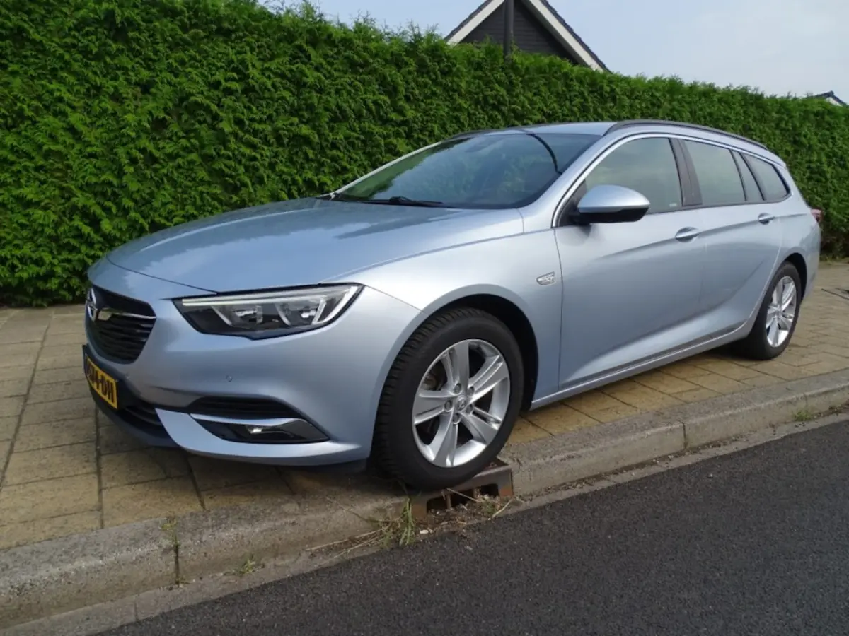 Opel Insignia 2017 Benzine Handgeschakeld leasen