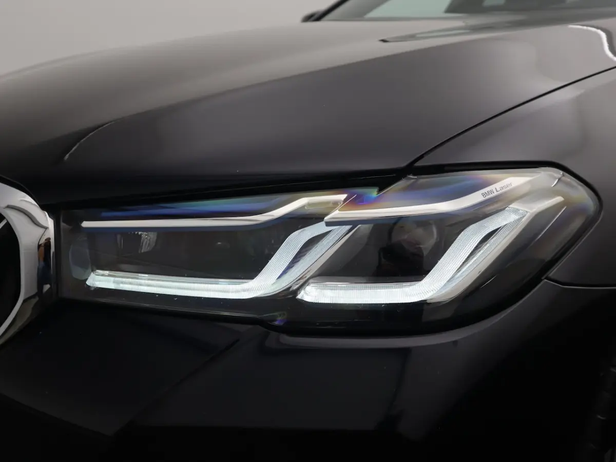 520i Business Edition Plus LCI / M-SPORT / LASER / CARPLAY / SHADOW / STOELVERW / CAMERA /