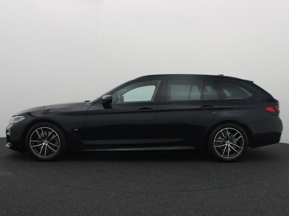 520i Business Edition Plus LCI / M-SPORT / LASER / CARPLAY / SHADOW / STOELVERW / CAMERA /