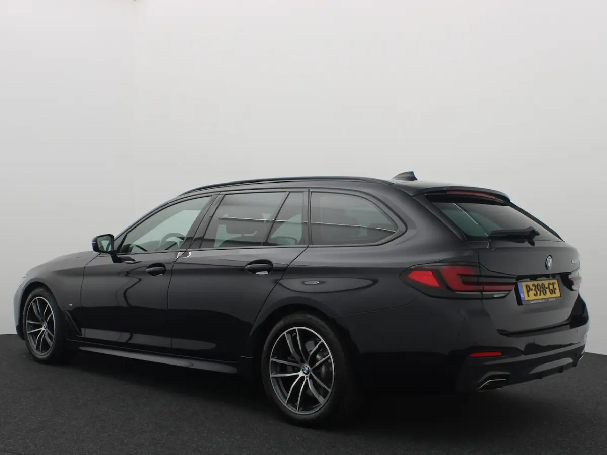 520i Business Edition Plus LCI / M-SPORT / LASER / CARPLAY / SHADOW / STOELVERW / CAMERA /