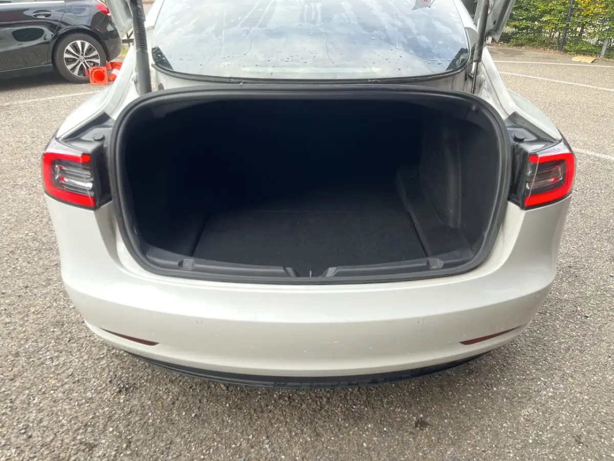 Standard RWD Plus 60 kWh PANODAK // NAVI // ADAPTIVE CRUISE // CLIMA // AUTOPILOT // CAMER