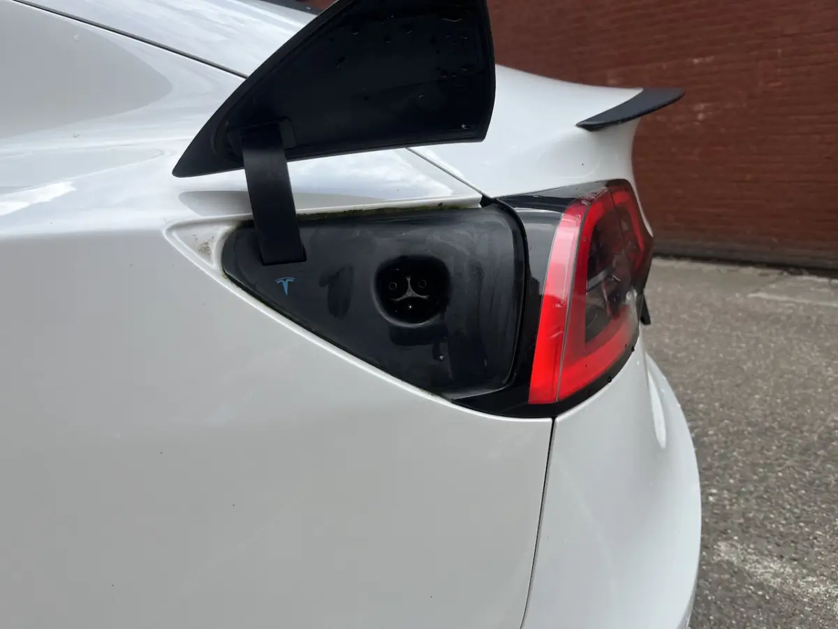 Standard RWD Plus 60 kWh PANODAK // NAVI // ADAPTIVE CRUISE // CLIMA // AUTOPILOT // CAMER